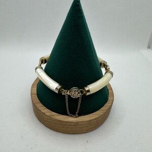 Beautiful vintage bracelet with safety clasp